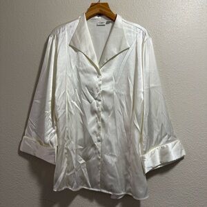 Elegant Light Cream Satin- like Blouse by Cato Woman - Size 22/24W